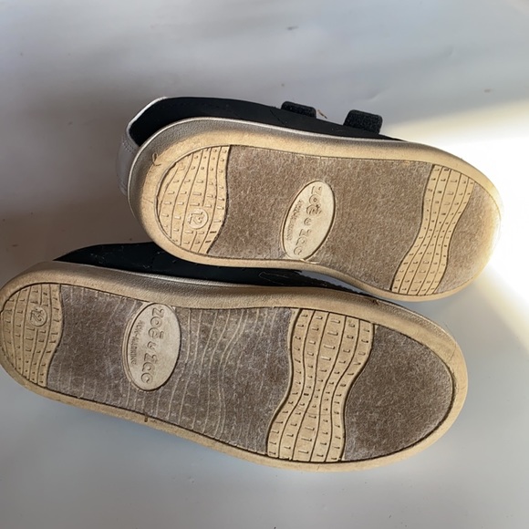 Nike air Jordan high tops and Velcro black shoes - Picture 4 of 8